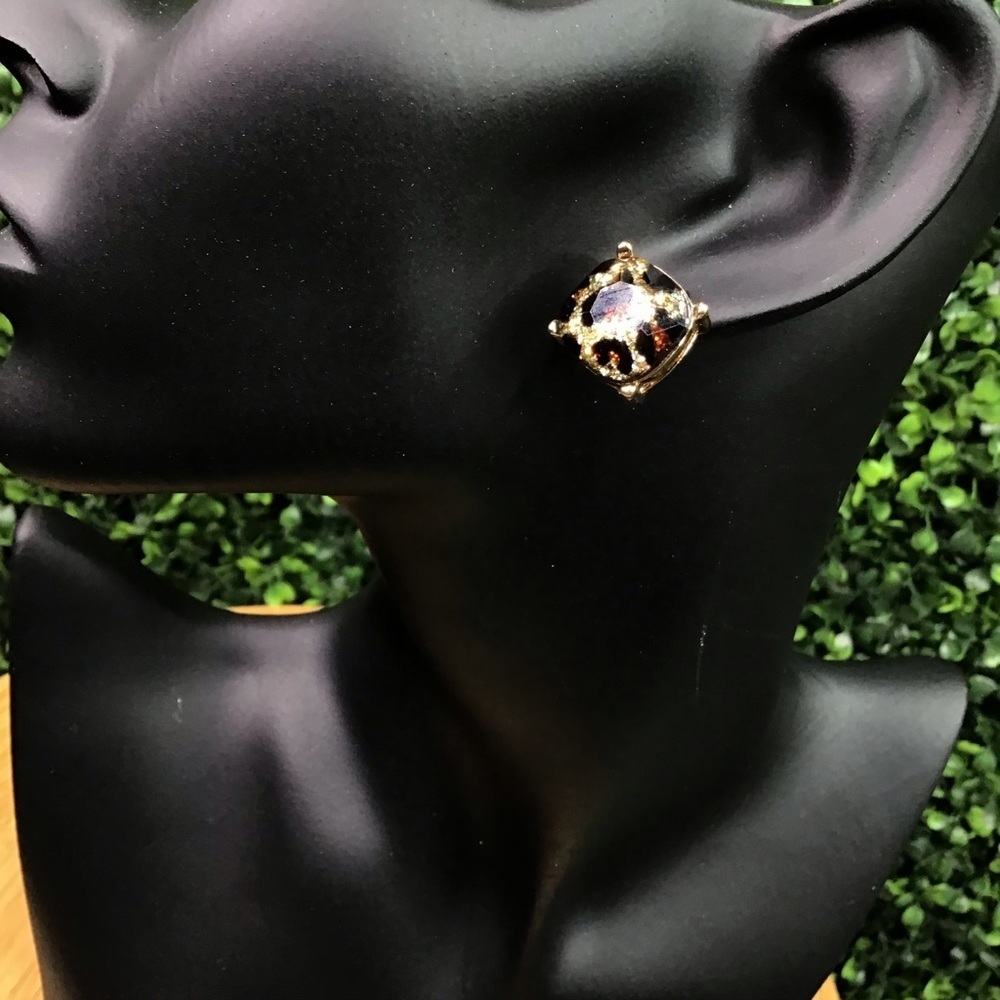 Cheetah stud earringsā